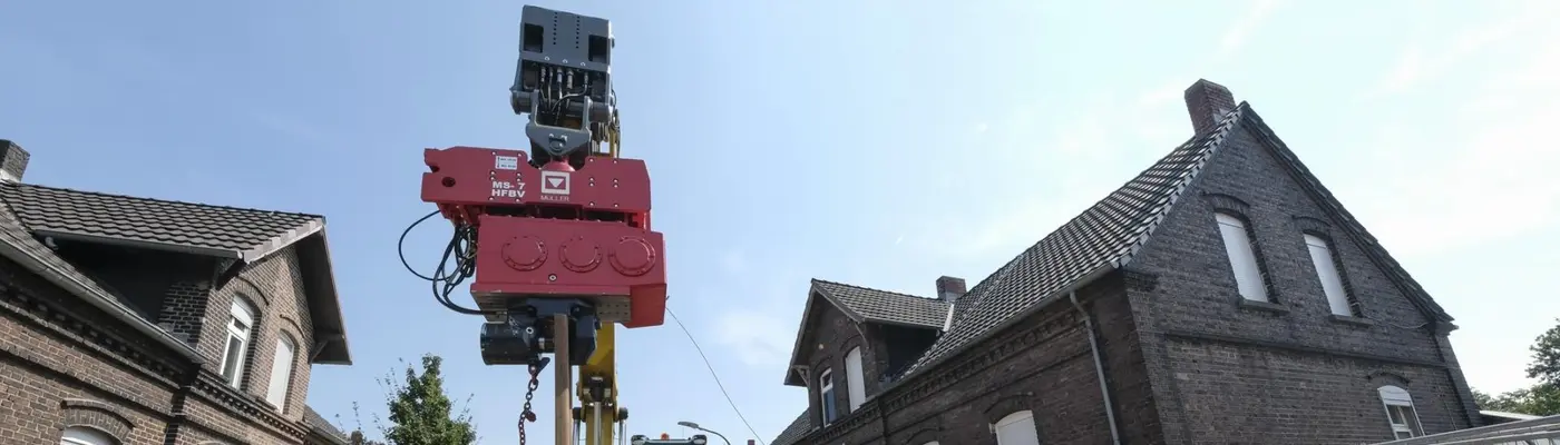 Excavator-mounted vibratory hammers HFB S